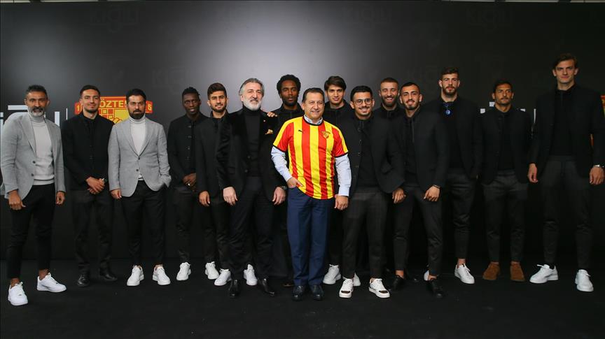 resmi giyim sponsoru oldu
