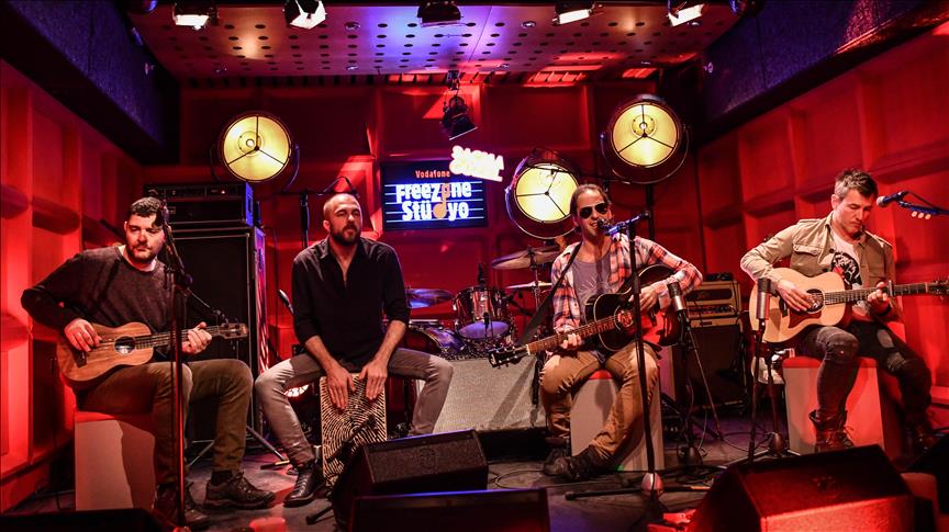 Vodafone FreeZone Stüdyo rock grubu Duman’ı ağırladı