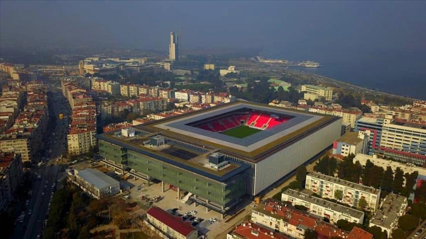 Çatısında 650 metre yürüyüş parkuru bulunan Göztepe stadyumu açıldı