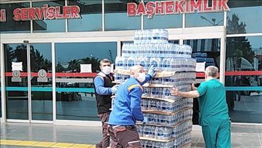 Pürsu sağlık çalışanlarının acil su ihtiyacını karşılıyor 