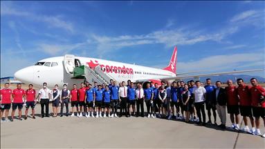 Altınordu FK, Corendon Airlines’ın özel takım uçağıyla Adana’ya uçtu 