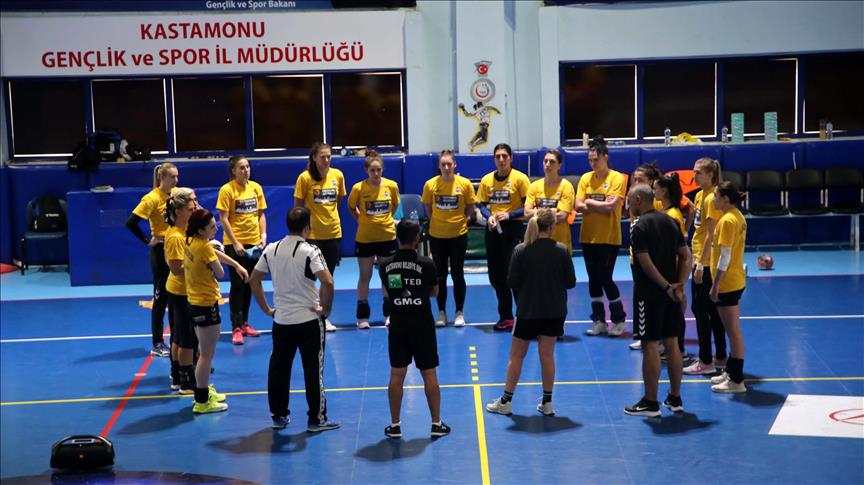 Kastamonu Belediyespor Kadın Hentbol Takımı, Süper Lig ve EHF Kupası'nda yeni sezon hazırlıklarını sürdürdü. ( Özgür Alantor - Anadolu Ajansı )