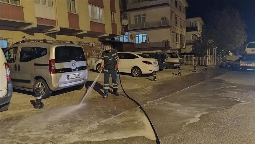 Keçiören'in sokakları Kovid-19'a karşı haftada en az bir kez yıkanıyor