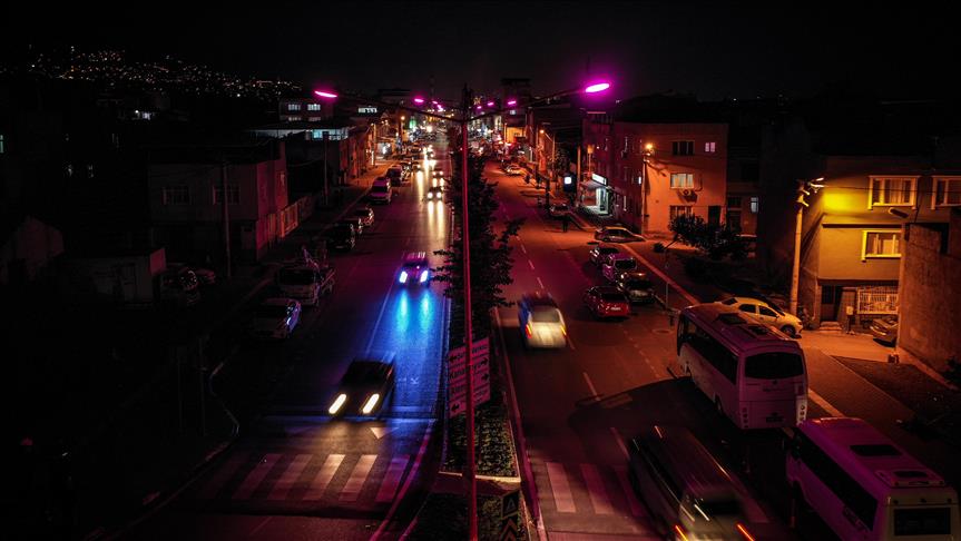 UEDAŞ, Bursa sokaklarını meme kanseri farkındalığı için pembe renkte aydınlattı