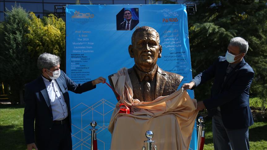 Koç Üniversitesi Rektörü Prof. Dr. Umran İnan’ın büstü Tahran Bilim Parkı'nda açıldı