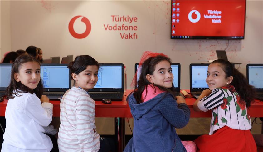 Vodafone, kız çocukları için kodlama eğitimi düzenledi
