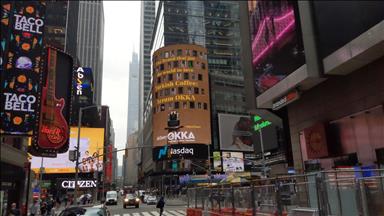 Arzum OKKA, New York'un Times Meydanı’nda