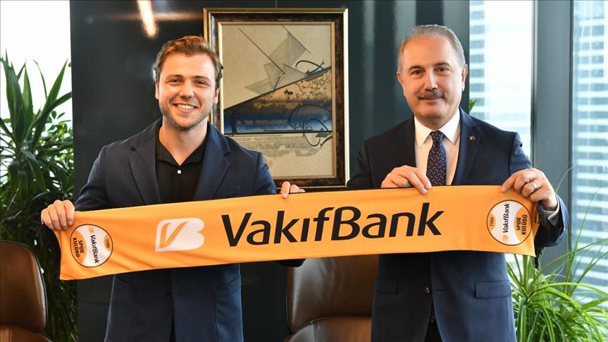 VakıfBank'ın yeni marka yüzü oyuncu Tolga Sarıtaş oldu