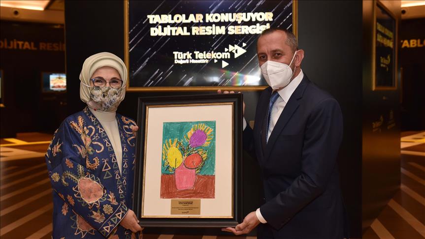 Türk Telekom'un "Tablolar Konuşuyor Dijital Resim Sergisi" ziyaretçilere kapılarını açtı