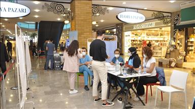 Aqua Florya Alışveriş Merkezi'nde ziyaretçiler için aşı standı kuruldu
