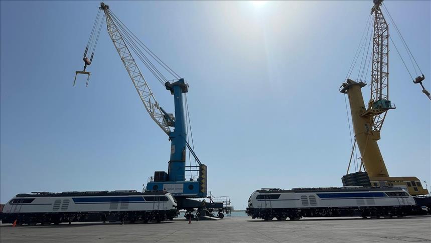 Tüpraş'ın iştiraki Körfez Ulaştırma, Türkiye'nin ilk hibrit lokomotiflerini teslim aldı 