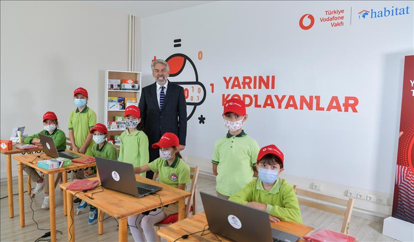 Türkiye Vodafone Vakfı, köy okullarına "teknoloji sınıfı" kuruyor