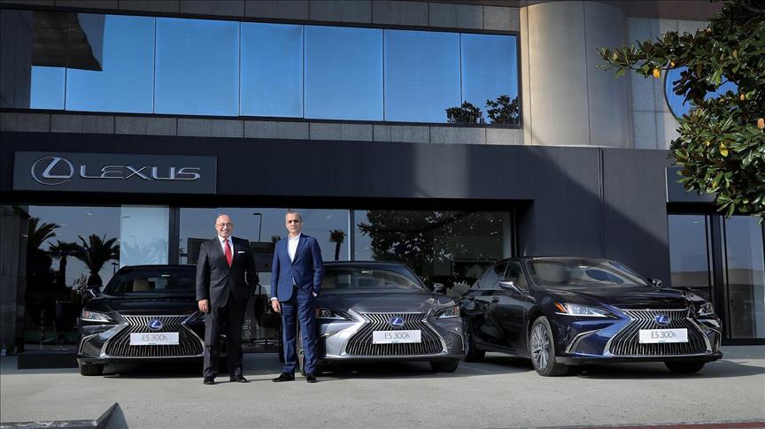 Lexus’un ES 300h modeli “Avec Rent a Car” filosuna katıldı