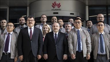Sanayi ve Teknoloji Bakanı Varank,Huawei Ar-Ge Merkezi'ni ziyaret etti