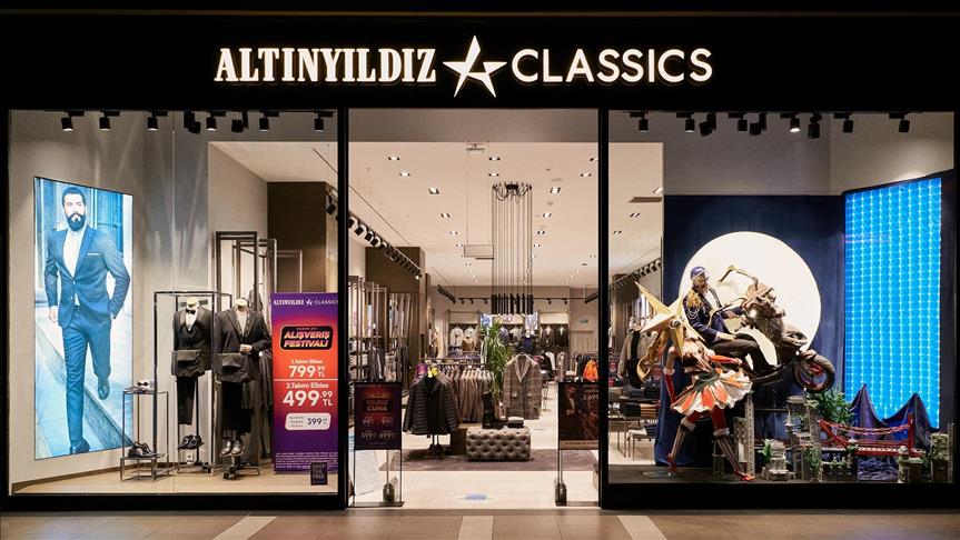 Altınyıldız Classics İzmir Hiltown AVM mağazasının yılbaşı vitrinini ödüllü tasarımla süslüyor