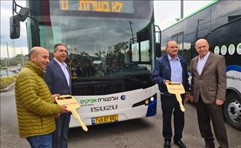 Anadolu Isuzu'dan İsrail pazarına 48 otobüs ve midibüs teslimatı