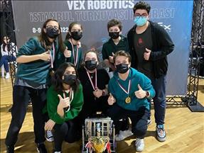 Bakırköy Uğur Anadolu Lisesi robotik takımı, Türkiye şampiyonu oldu