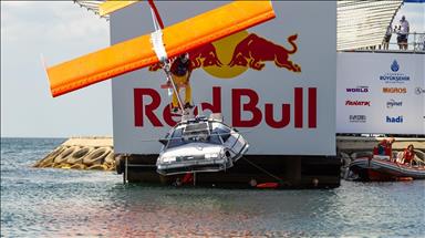 Red Bull Uçuş Günü filtresi ile  her şey uçuş aracına dönüşebilir