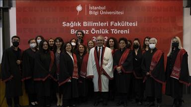 İstanbul Bilgi Üniversitesi'nde sağlık öğrencileri "beyaz önlük" giydi