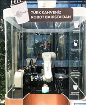 Robot baristadan yüzde 100 hassasiyetle bol köpüklü Türk kahvesi