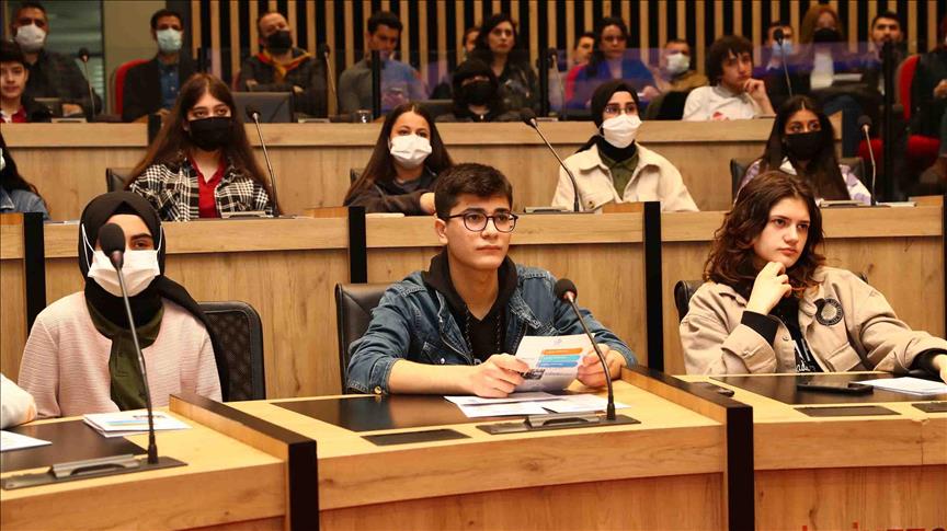 Bağcılar Belediyesinin "Yaşayan Fikirler Atölyesi" başladı