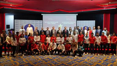 İstanbul Gelişim Üniversitesi'nden milli sporcu öğrencilere ödül