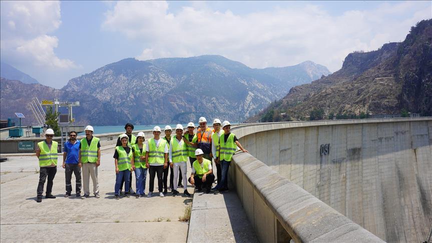 Enerjinin Yıldızları Projesi'nde lise öğrencilerine hidroelektrik santralinde uygulamalı eğitim