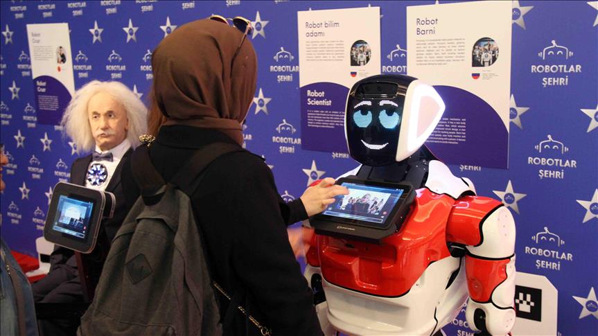 Bağcılarlı "özel çocuklar" Robotlar Şehri müzesini gezdi