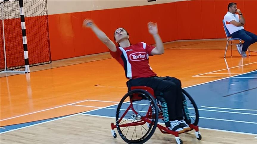 Torku Şekerspor'un paralimpik sporcusu Emine Seçkin'den altın madalya