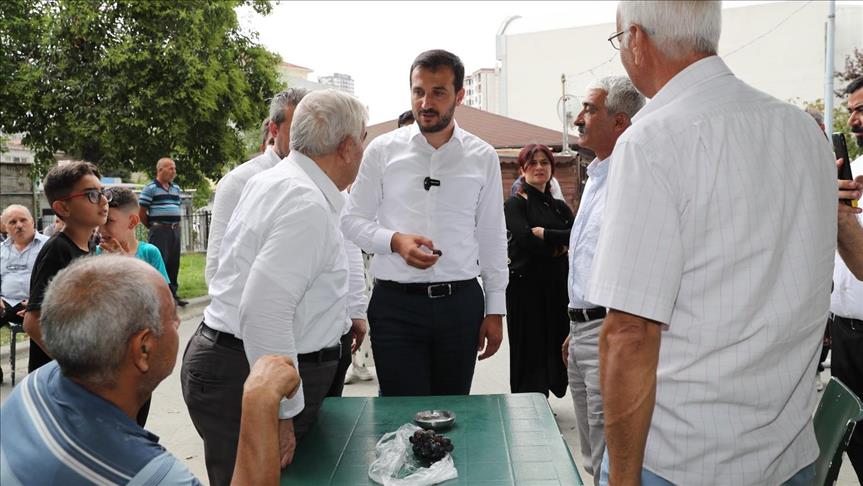 Bağcılar Belediye Başkanı Özdemir, "Yüz Yüze 100 Gün" programı için Esenyurt'ta
