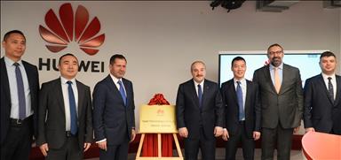 Huawei'nin yeni AR-GE merkezi Bakan Varank'ın katılımıyla açıldı