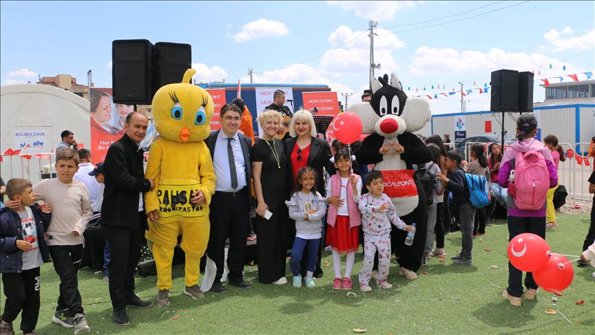 Gaziantep'in İslahiye ilçesindeki konteyner kentte 23 Nisan etkinliği