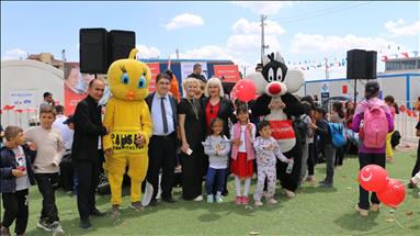 Gaziantep'in İslahiye ilçesindeki konteyner kentte 23 Nisan etkinliği