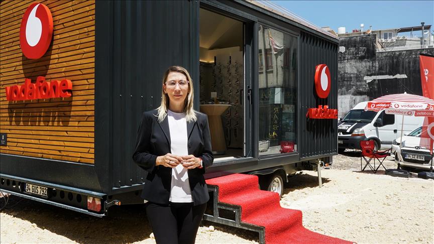 Vodafone'dan afet bölgesine "tiny house" mağazalar