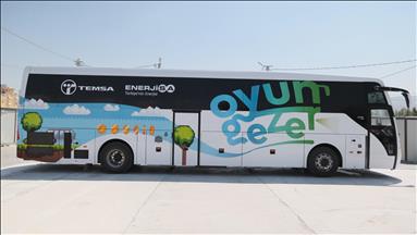 "Oyungezer Otobüsü" depremzede çocukların hizmetinde 