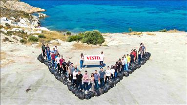 Vestel Gönüllüleri "Kıvılcımlar", Foça'da çevre temizliği yaptı