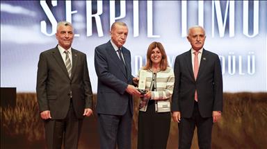 Serpil Timuray'a Dünya Türk İş Konseyi'nde "İş Dünyası Ödülü"