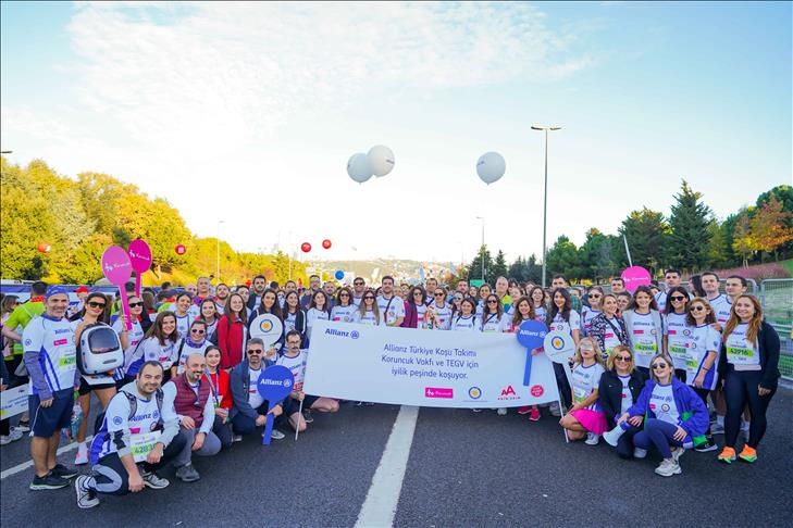 Allianz Türkiye gönüllüleri, "Yüzyılın Koşusu" İstanbul Maratonu'nda iyilik için koştu