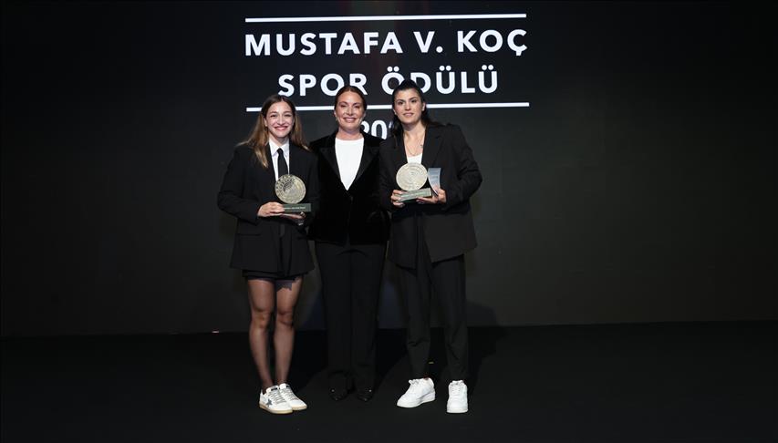 Busenaz Sürmeneli ve Buse Naz Çakıroğlu, Mustafa V. Koç Spor Ödülü’nün sahibi oldu