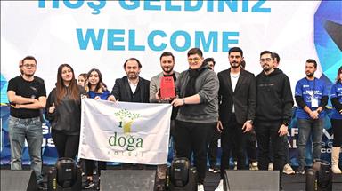 VEX Robotics turnuvasını, Doğa Koleji kazandı