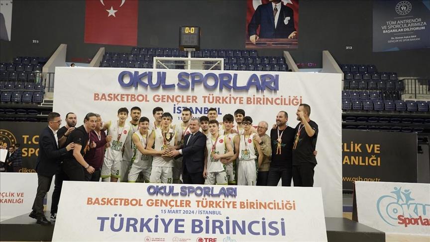 Doğa Koleji Türkiye Liseler Genç Erkek Basketbol Şampiyonası'nda kupanın sahibi oldu
