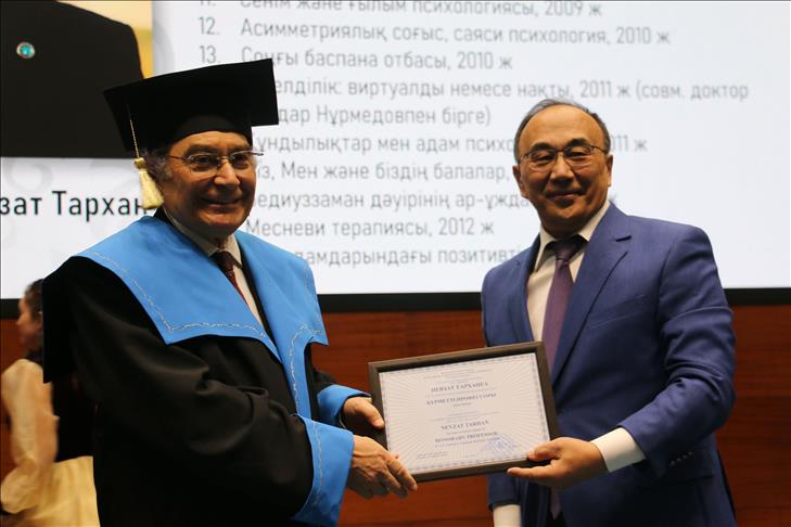 Nevzat Tarhan'a Kazakistan'da "Fahri Profesörlük" ünvanı verildi