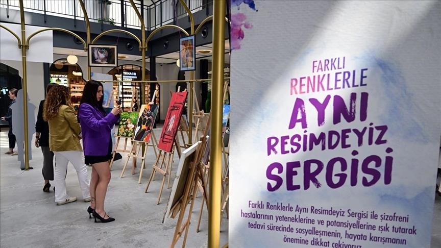Janssen Türkiye "Farklı Renklerle Aynı Resimdeyiz" kampanyasıyla şizofreniye farkındalığı artırıyor