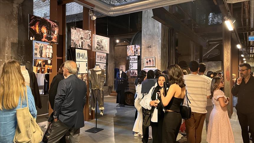 İstanbul Bilgi Üniversitesi'nde "Stil Sahibi Çekicilik" ve "Modanın Ruhu" sergileri açıldı 