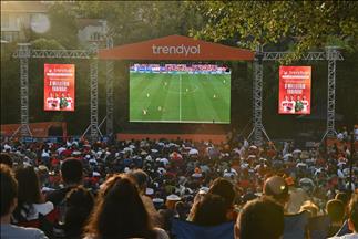 Türkiye-Çekya maçı Trendyol'un kurduğu dev ekrandan izlenebilecek