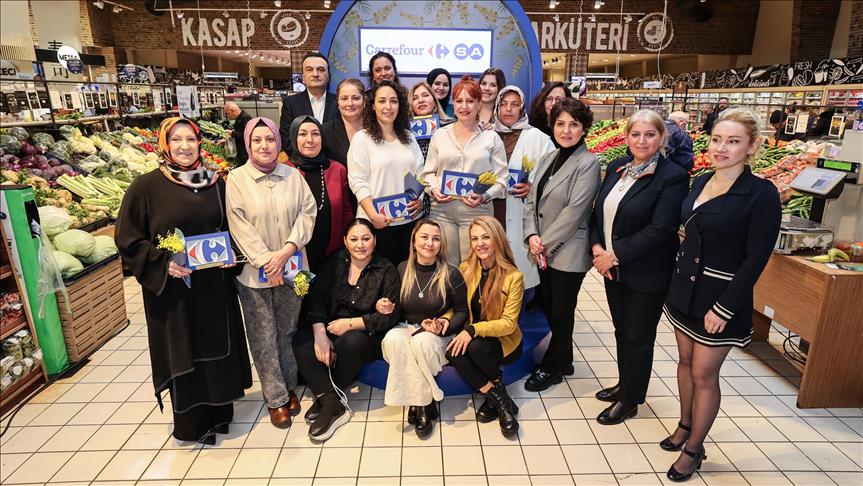 Üreten Kadınlar, CarrefourSA'da müşterilerle buluştu