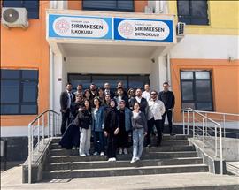 Biruni Üniversitesi öğrencileri Diyarbakır'da "Gelecek Köprüsü Kütüphanesi" açtı