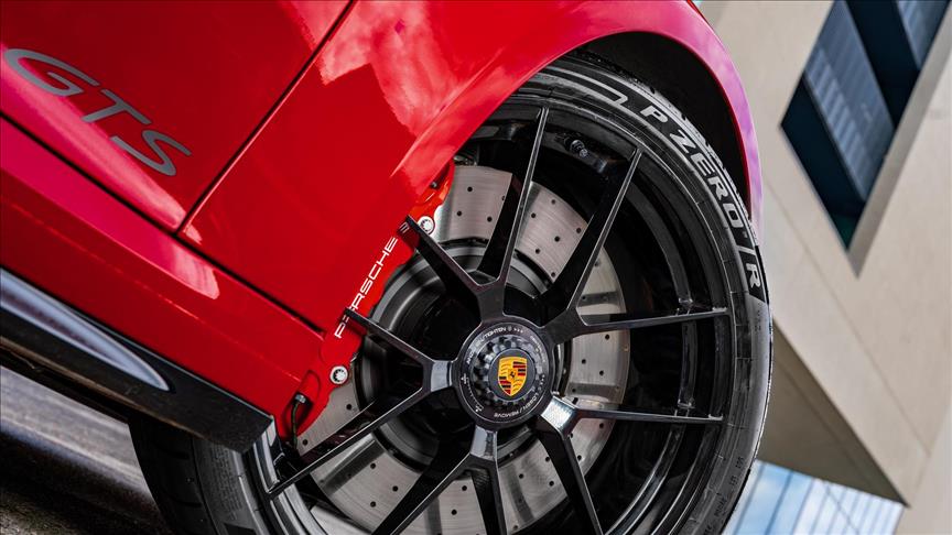 Pirelli hibrit motorlu yeni Porsche 911 GTS için özel lastik geliştirdi