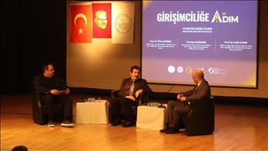 Karanfil Group Başkanı Karanfil, "Girişimciliğe İlk Adım" etkinliğinde öğrencilerle bir araya geldi