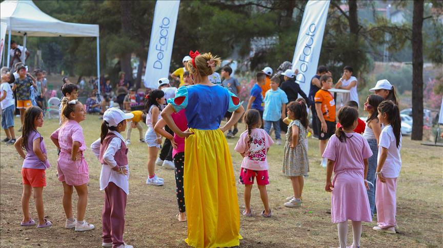 DeFacto, Hatay'da bayram şenliği düzenledi